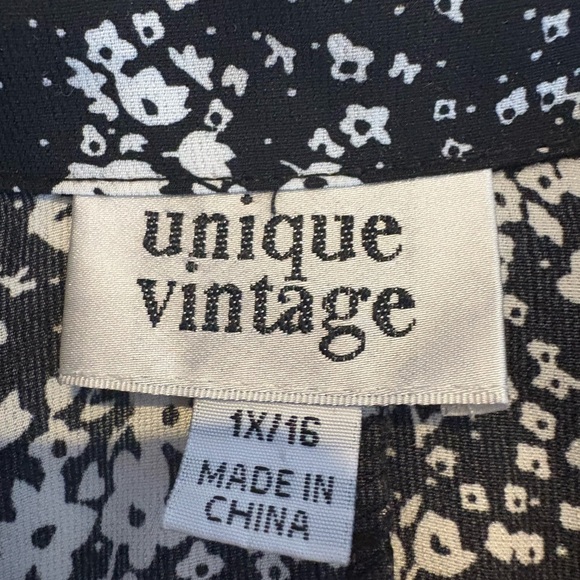 Unique Vintage Size 1X/16 button down floral blouse with contrast piping - Picture 3 of 7